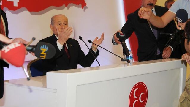 Bahçeli'den mikrofon tepkisi!