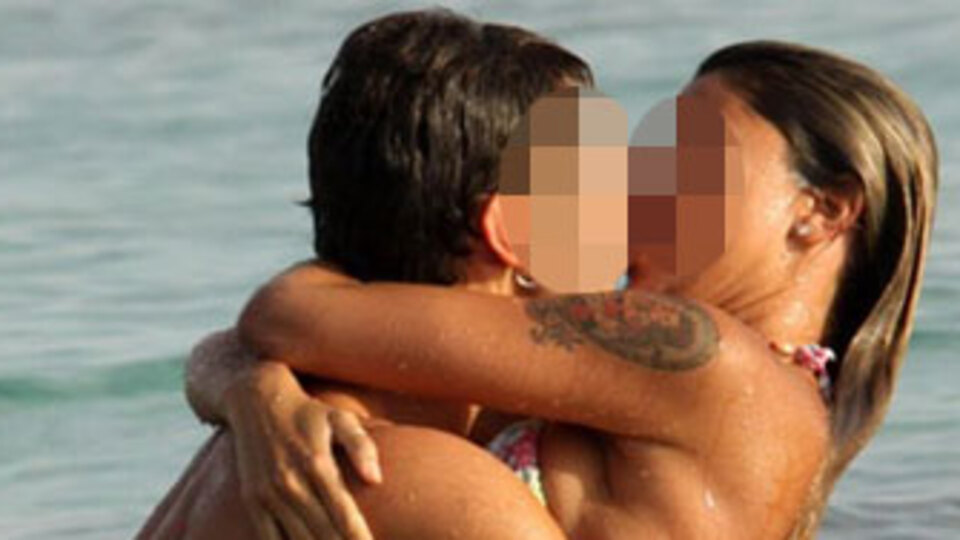 Denizde sevişirken kilitlendiler