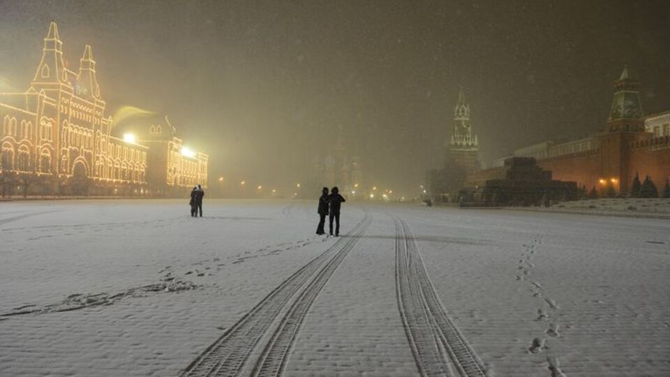 Kızıl Meydan beyaza büründü