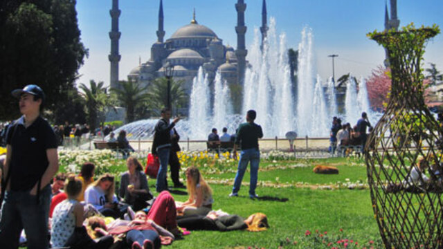 Sultanahmet'te terör estiriyorlar!