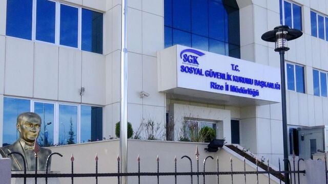 Rize'de Atatürk büstü tartışması sürüyor