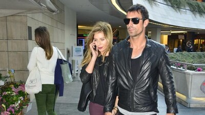 İlk kez el ele görüntülendiler!