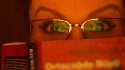 Kuran-ı Kerim'e ayak basan 'kedibiti'nin kimliği tespit edildi ve yakalandı