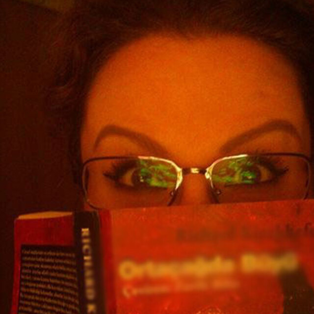 Kuran-ı Kerim'e ayak basan 'kedibiti'nin kimliği tespit edildi ve yakalandı