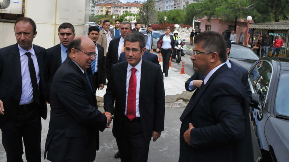 Bakan Canikli'nin konvoyunda kaza!