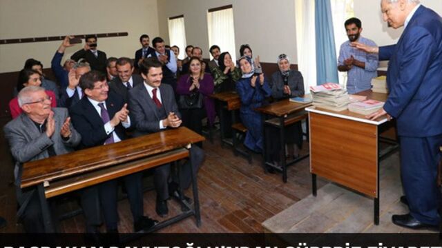 Davutoğlu, dizi setini ziyaret etti