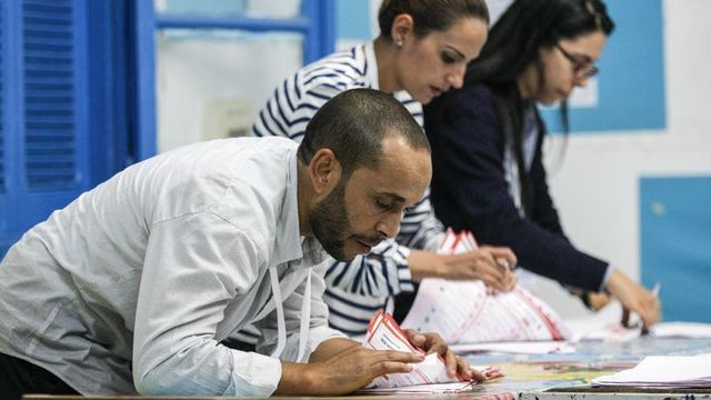 Tunus halkı sandık başına gitti
