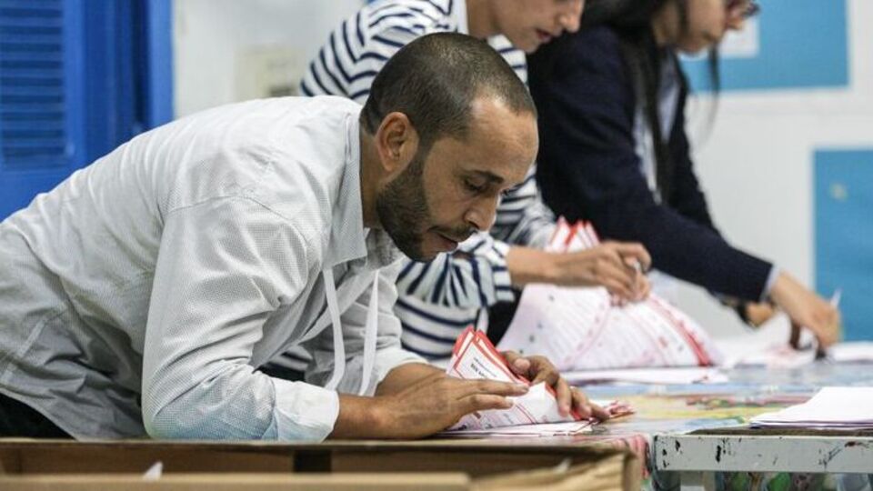 Tunus halkı sandık başına gitti