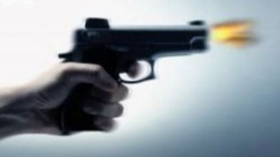 Eşiyle alışveriş yapan astsubaya hain saldırı!