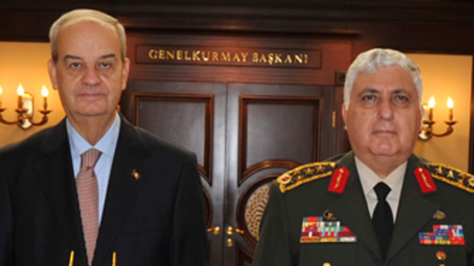 Emekli Orgeneral İlker Başbuğ'dan sürpriz ziyaret!