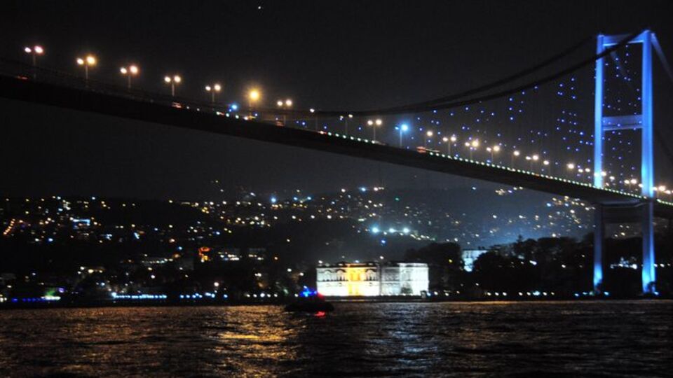 Boğaziçi Köprüsü'nde intihar girişimi!