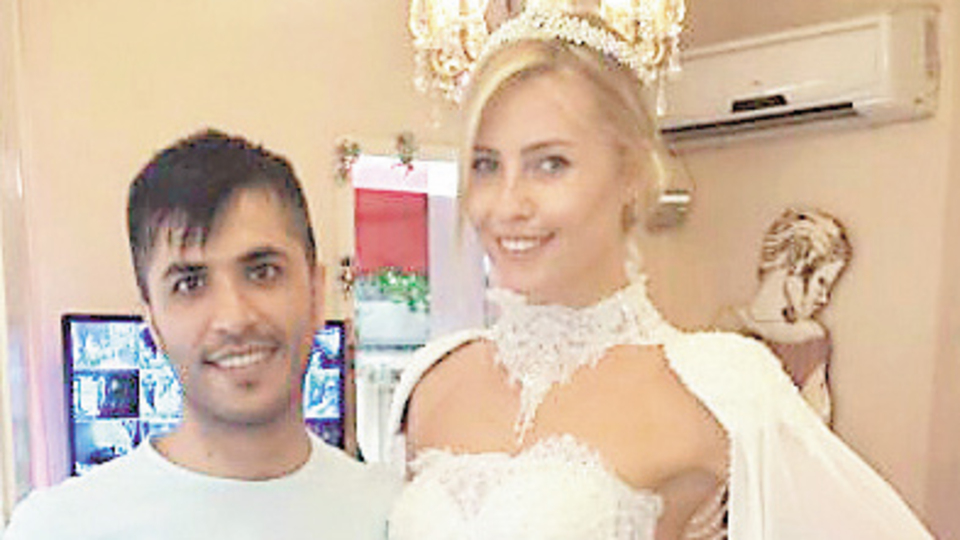 Belediyede öğrendi Chloe'ye dikti