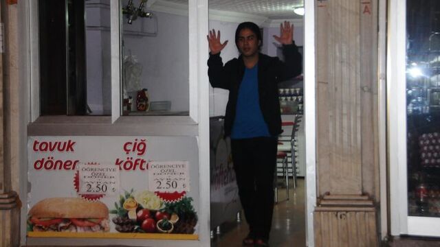 Gündüz çiğ köfteci, gece disko!