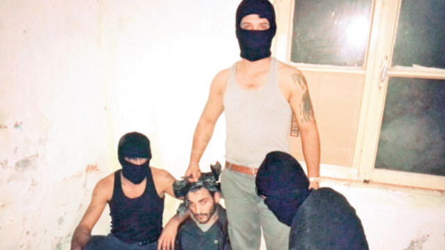 Suriyeliler IŞİD'e özendi maske takıp rehin aldı