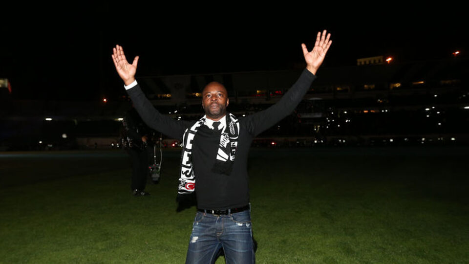 "Üç rakip oyuncu boğazına..."