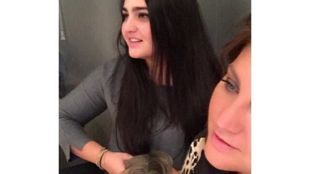 Sibel Can kızını Londra'ya uğurladı