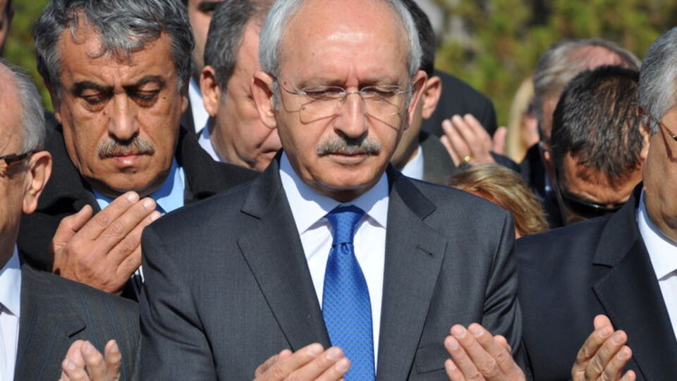 Kemal Kılıçdaroğlu, Bülent Ecevit'i kabri başında andı