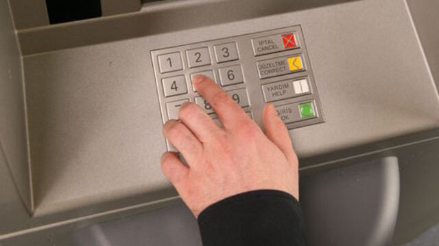 ATM tuşlarının seslerini kopyalayıp hesapları boşalttılar!
