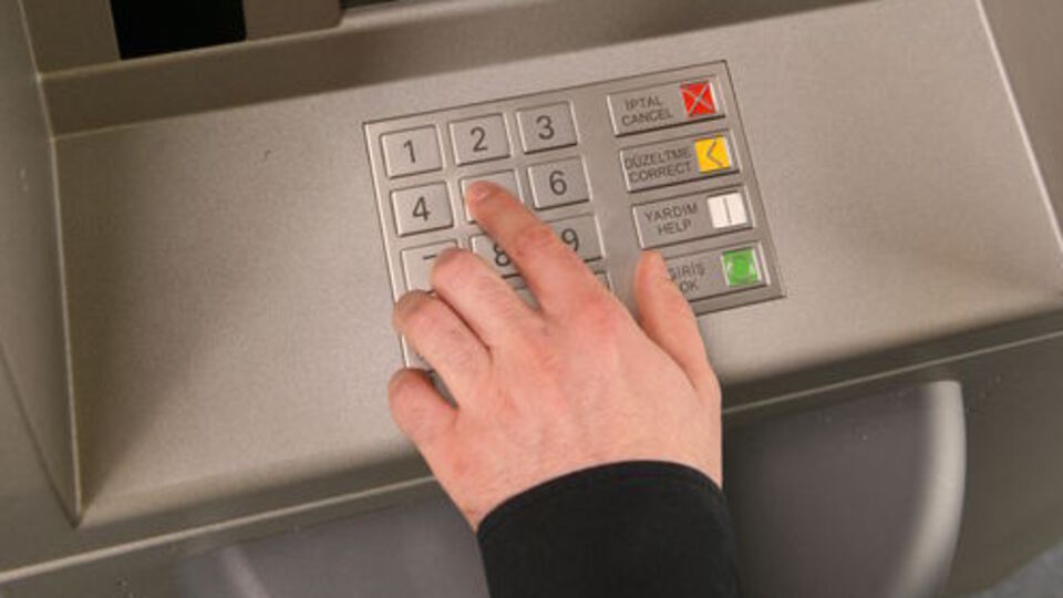 ATM tuşlarının seslerini kopyalayıp hesapları boşalttılar!