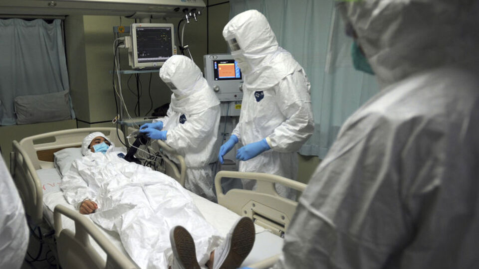 Ebola'dan koruyan kıyafet yapıldı!