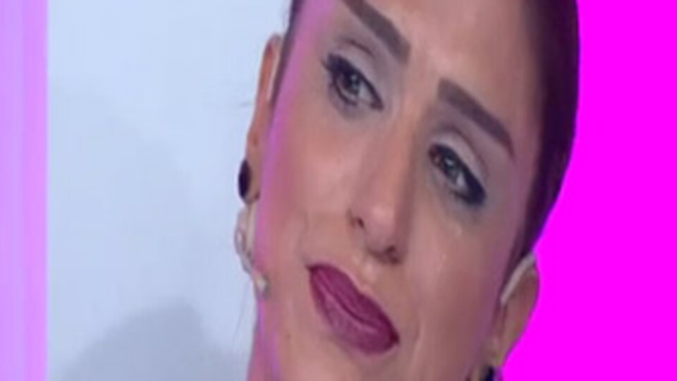 Tuğçe Ergişi gözyaşlarını tutamadı