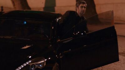 Şaşmaz Bond'un arabasını pert etti!