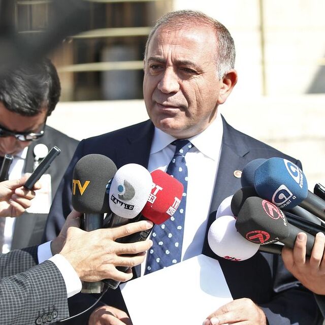 "AKP saraylıların partisi oldu"