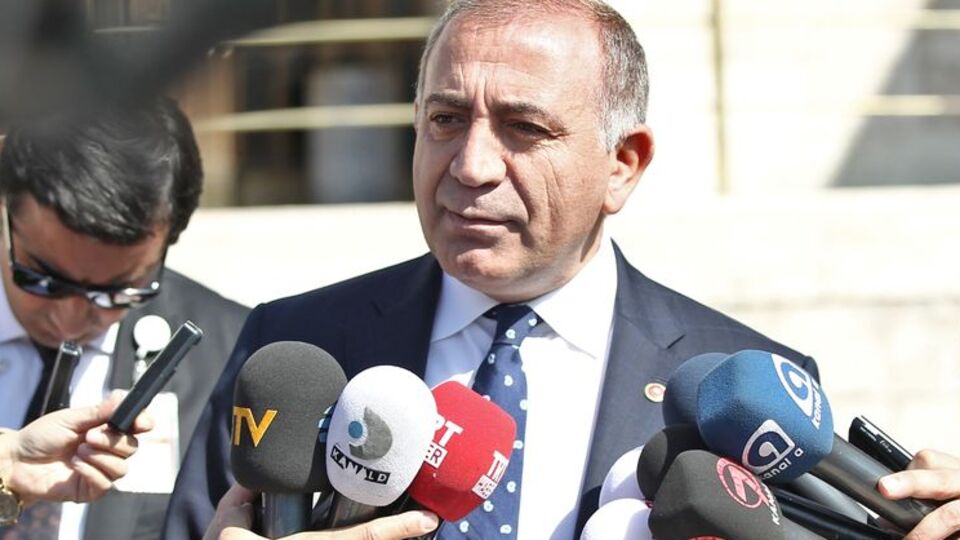 "AKP saraylıların partisi oldu"