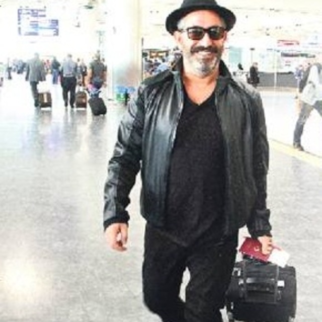Yeni filmiyle ayakkabı aldı!