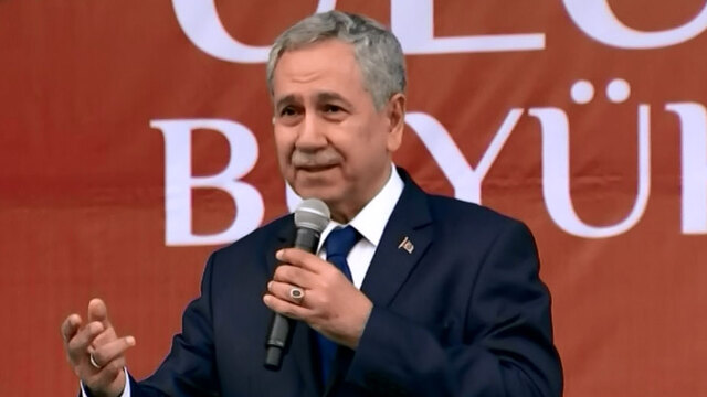 Bülent Arınç hem ağladı, hem ağlattı