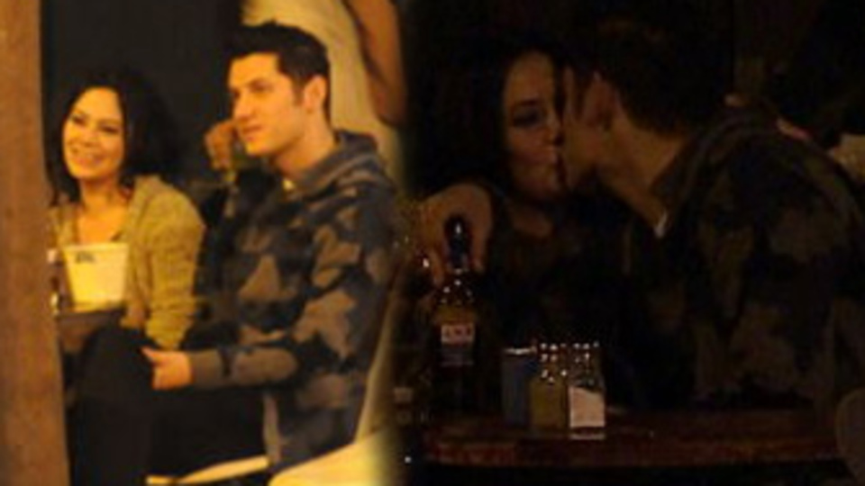 Mehtap'ı öpme ÇABALARı!