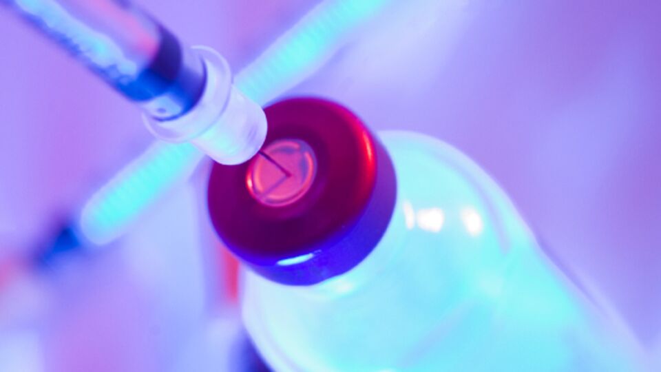 Ebola aşısı test ediliyor