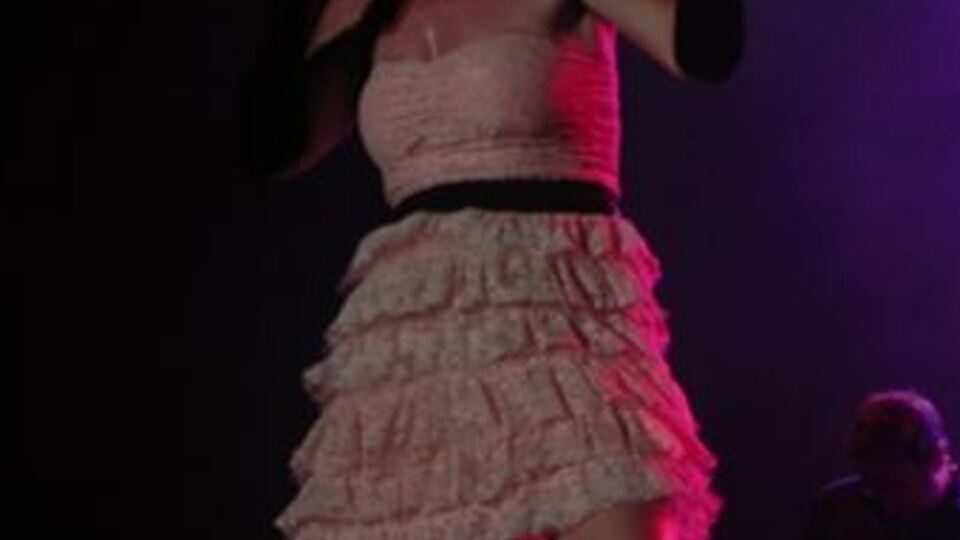 Ünlü şarkıcı gözaltına alındı