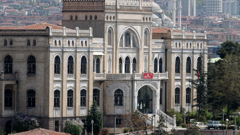 Paha biçilemeyen eserleri 10 bin liraya sattılar!