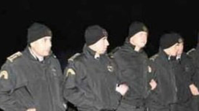 İşten çıkarılan güvenlik görevlililerine mahalleli sahip çıktı