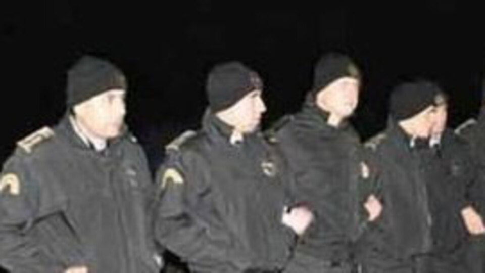 İşten çıkarılan güvenlik görevlililerine mahalleli sahip çıktı