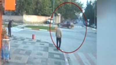 Koyun, seyir halindeki araçtan düştü