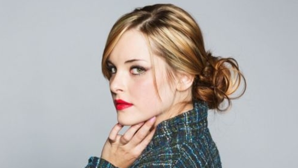 13 adımda saç topuzu nasıl yapılır?