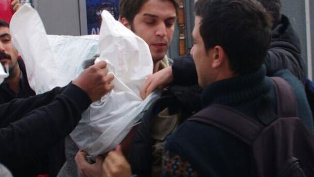 'Çuval eylemcileri' serbest bırakıldı
