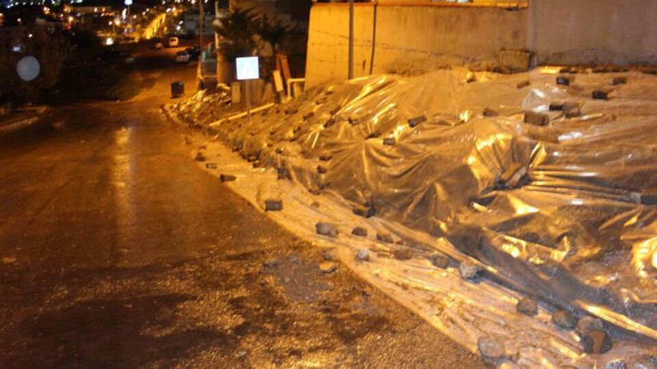 Belediyeden toprak kaymasına ilginç önlem