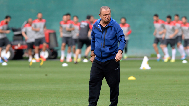 Terim'den devrim gibi karar! 4 yabancı futbolcu...