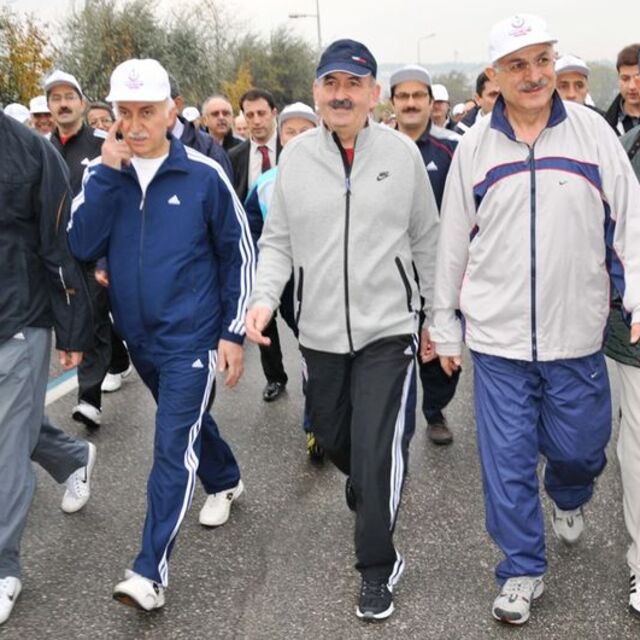 Bakan Müezzinoğlu, sağlıklı yaşam için yürüdü