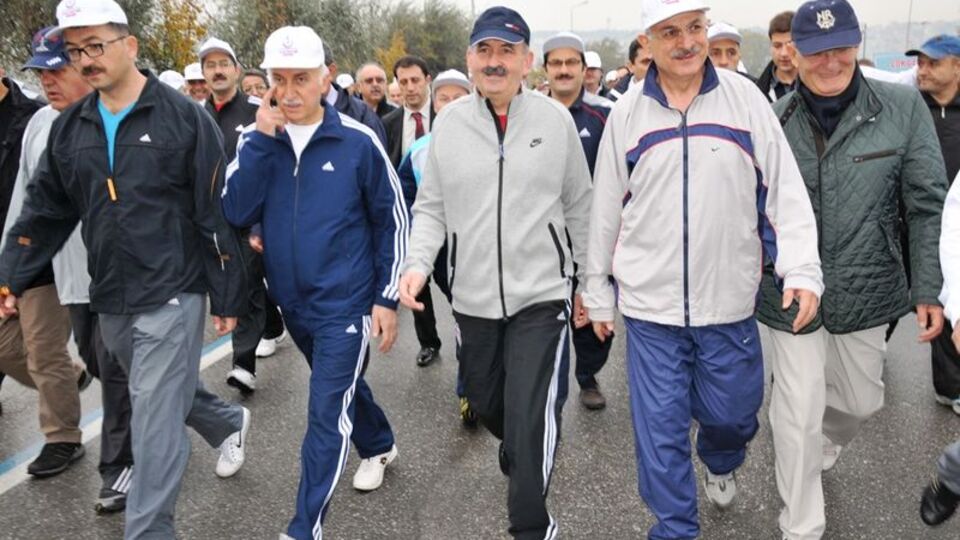 Bakan Müezzinoğlu, sağlıklı yaşam için yürüdü