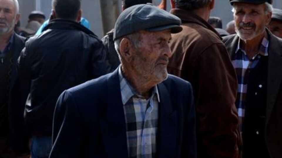 O babadan 'lastik ayakkabı' isyanı