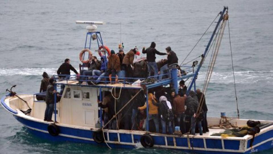 Teknede 79 Suriyeli kaçak yakalandı