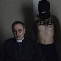 FEMEN papaz kaçırdı!