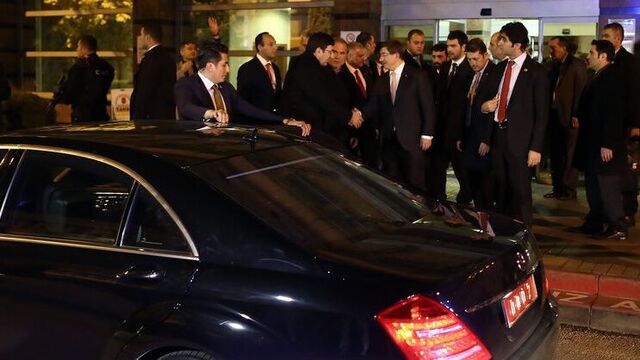 Başbakan Davutoğlu'dan hasta ziyareti