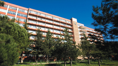 Göztepe Acil'de çakma doktor komedisi!