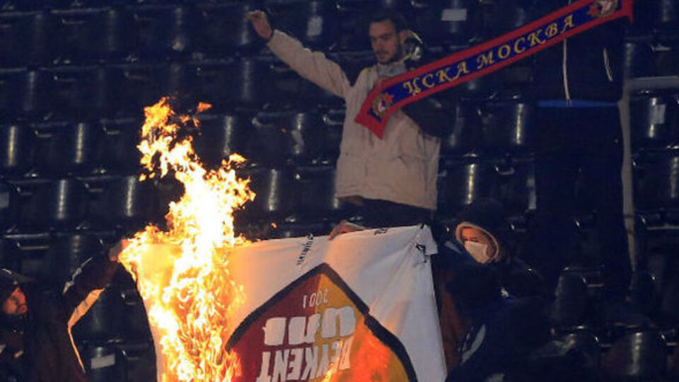 Tribünde Balkan gerilimi!