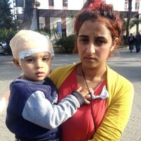 Kafasına taş düştü, hayatı kurtuldu!